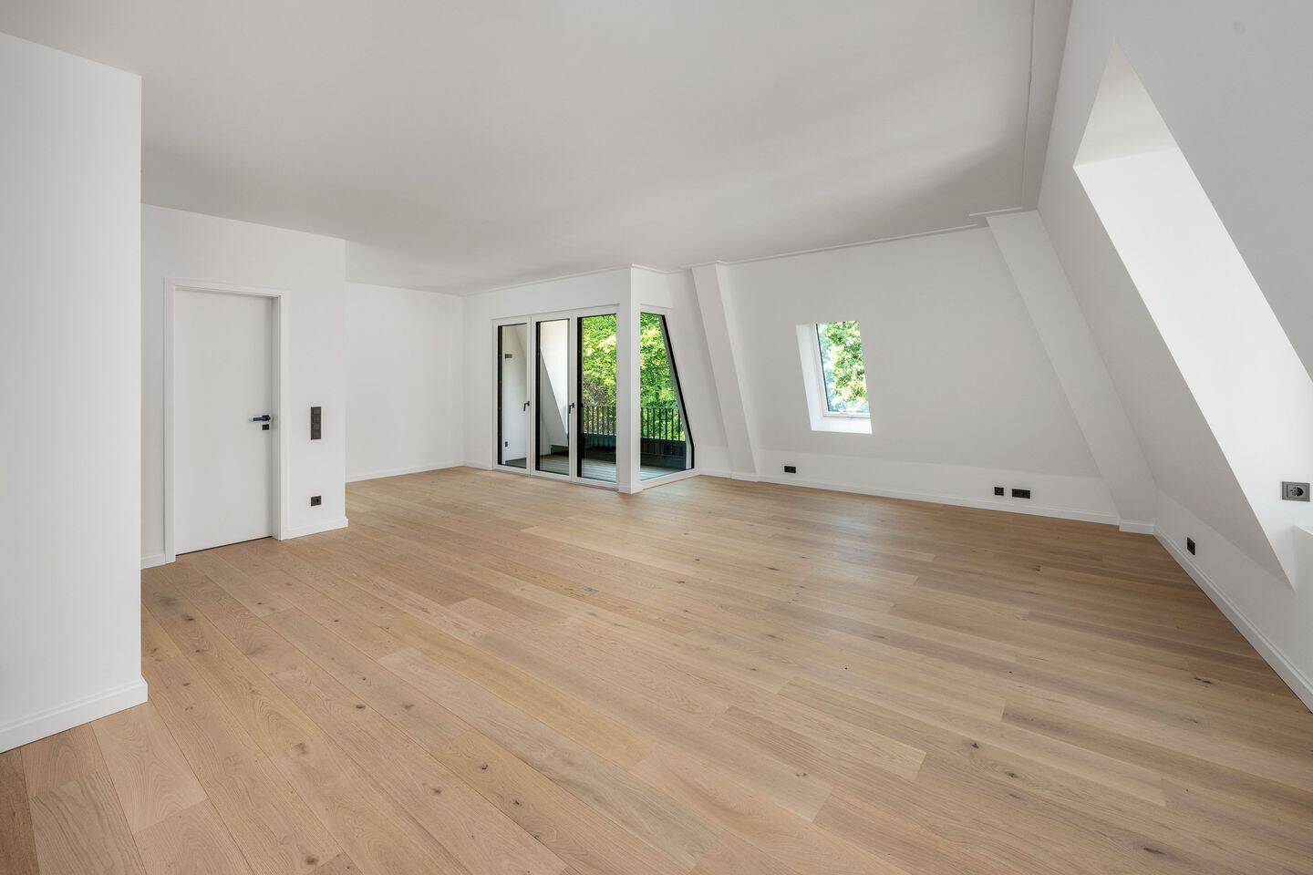 Elegante Dachgeschosswohnung mit sonniger Loggia