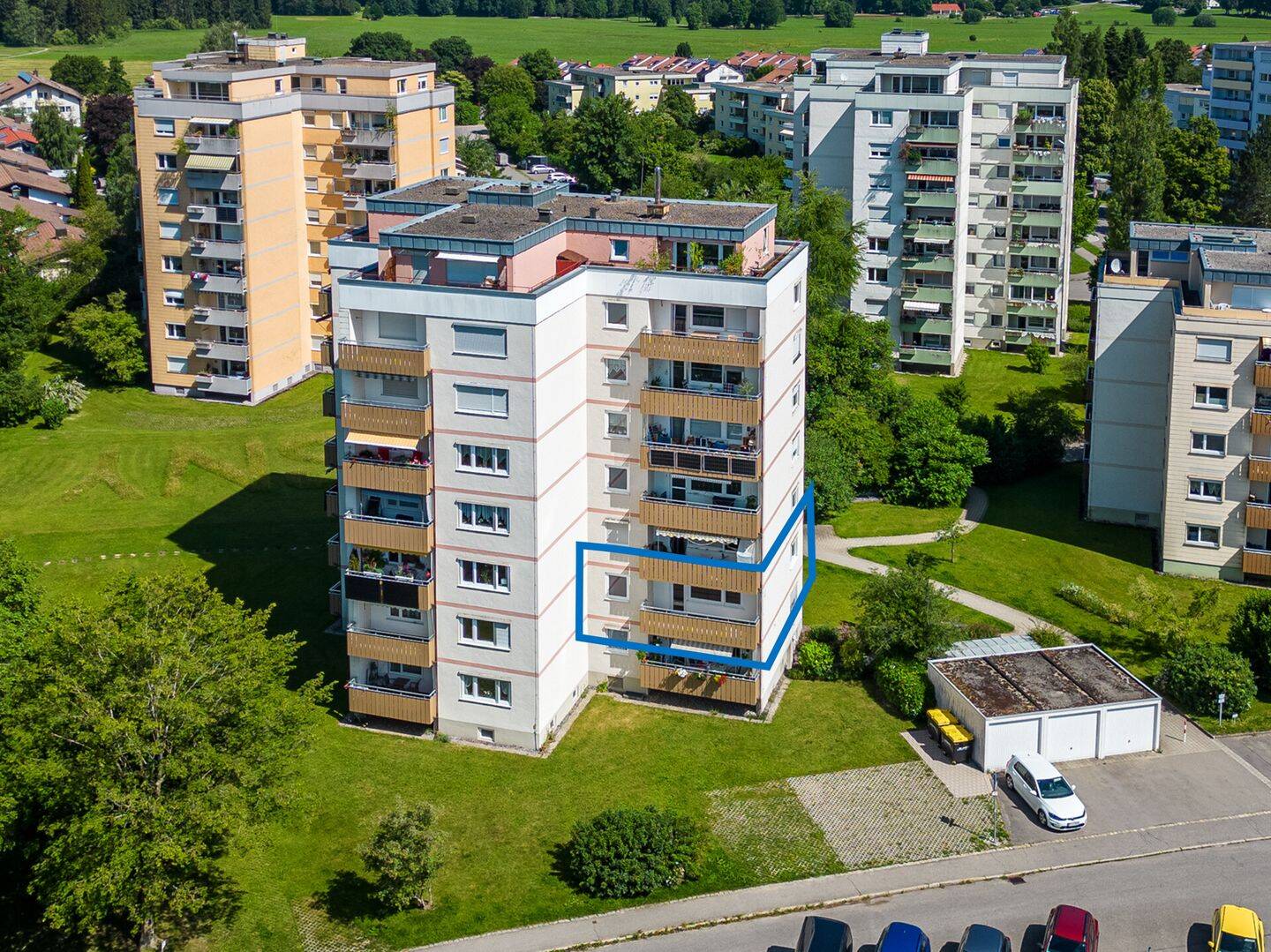 Großzügige, renovierungsbedürftige 3-Zimmer-Wohnung mit Südbalkon, 88316 Isny im Allgäu