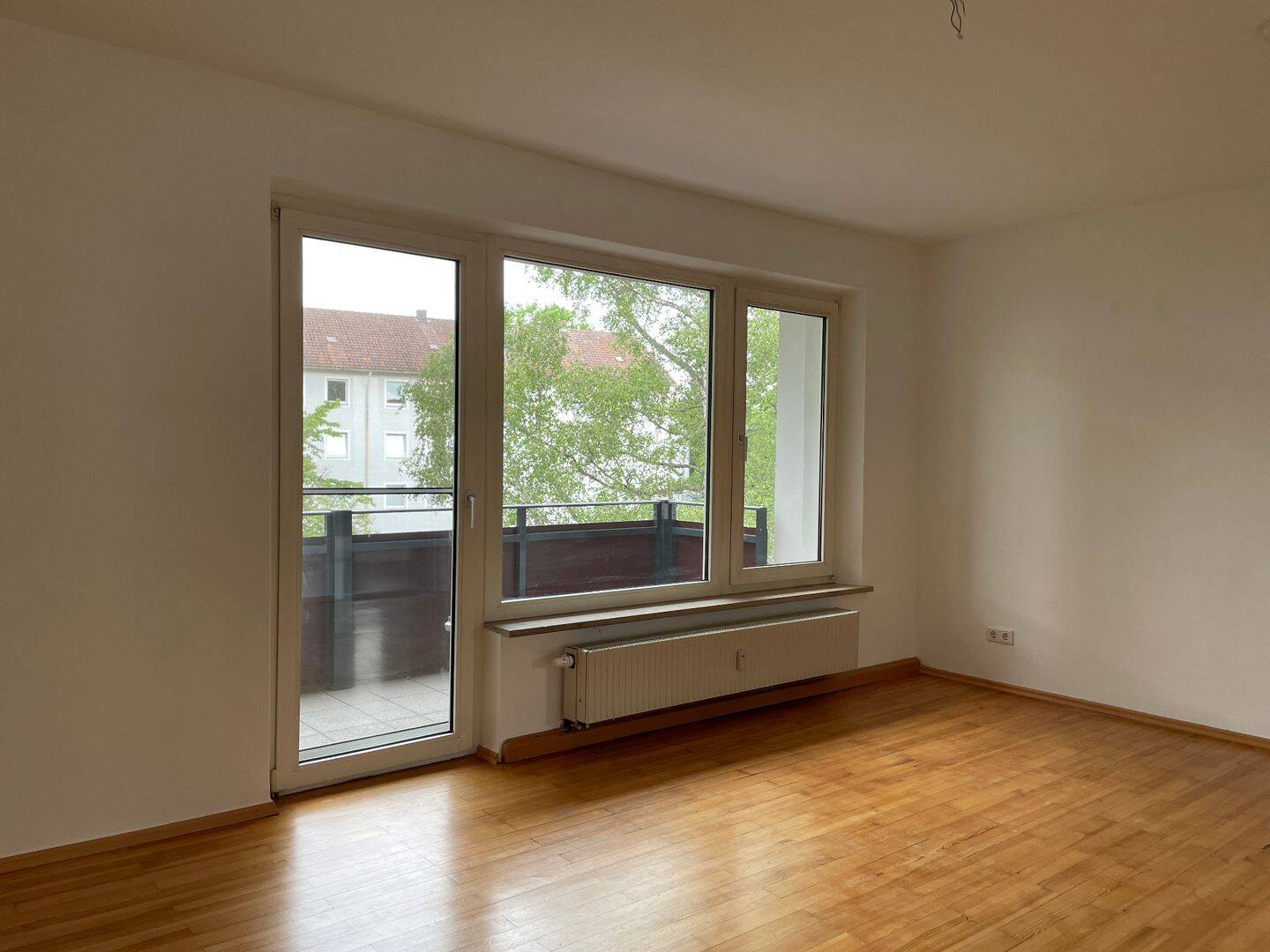 Wohnliche 2 Zimmer-Wohnung mit Balkon in grüner Lage!, 91058 Erlangen (Bruck Eltersdorf Erlangen-Süd Sebaldussiedlung Tennenlohe)