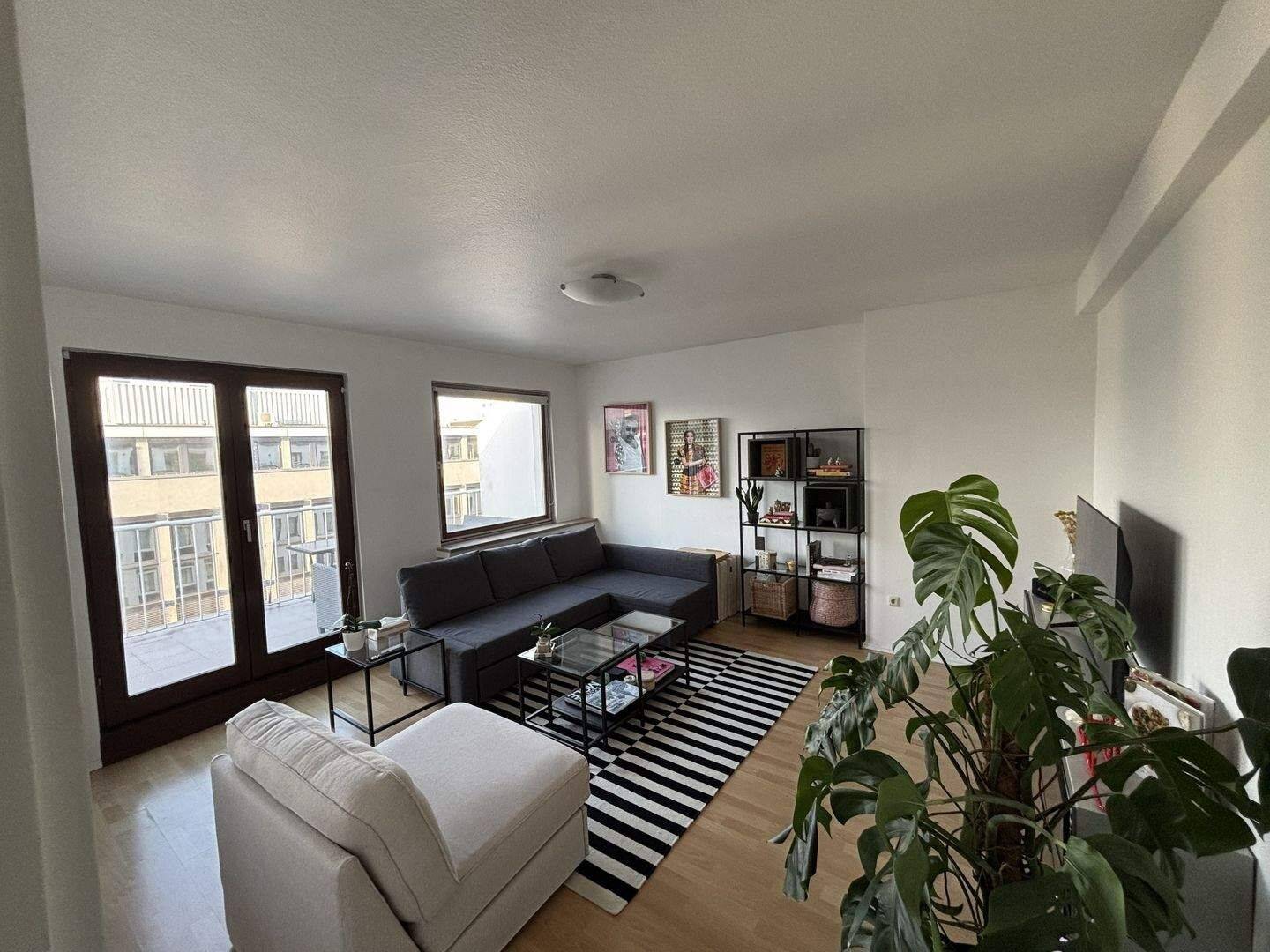 Exklusive 2-Zimmer-Wohnung mit zwei Dachterrassen und Aufzug in zentraler Lage von Düsseldorf!, 40210 Düsseldorf (Friedrichstadt Stadtmitte)