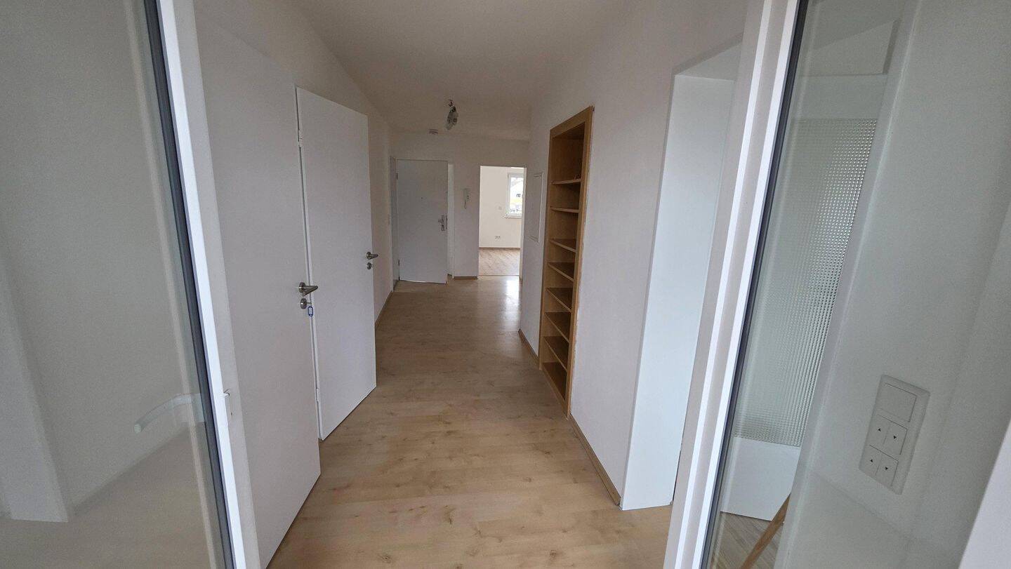 3 Zimmer-Wohnung im ersten Obergeschoss mit Balkon, renoviert und sofort verfügbar!, 67105 Schifferstadt