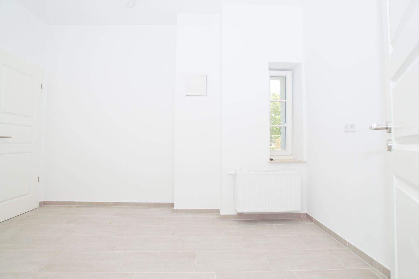 Moderne 2-Raum Wohnung im Erdgeschoss mit Tageslichtbad (Du+Badewanne), Stellplatz uvm…!, 39106 Magdeburg (Alte Neustadt)