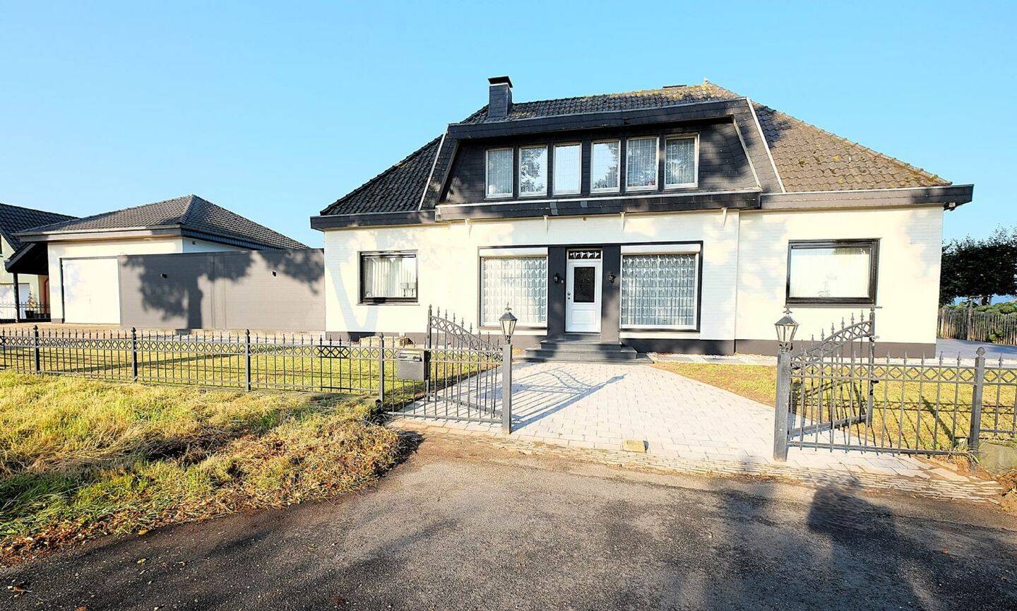 Freistehendes Einfamilienhaus mit großer Garage und Wintergarten mit Panoramablick, 47559 Kranenburg