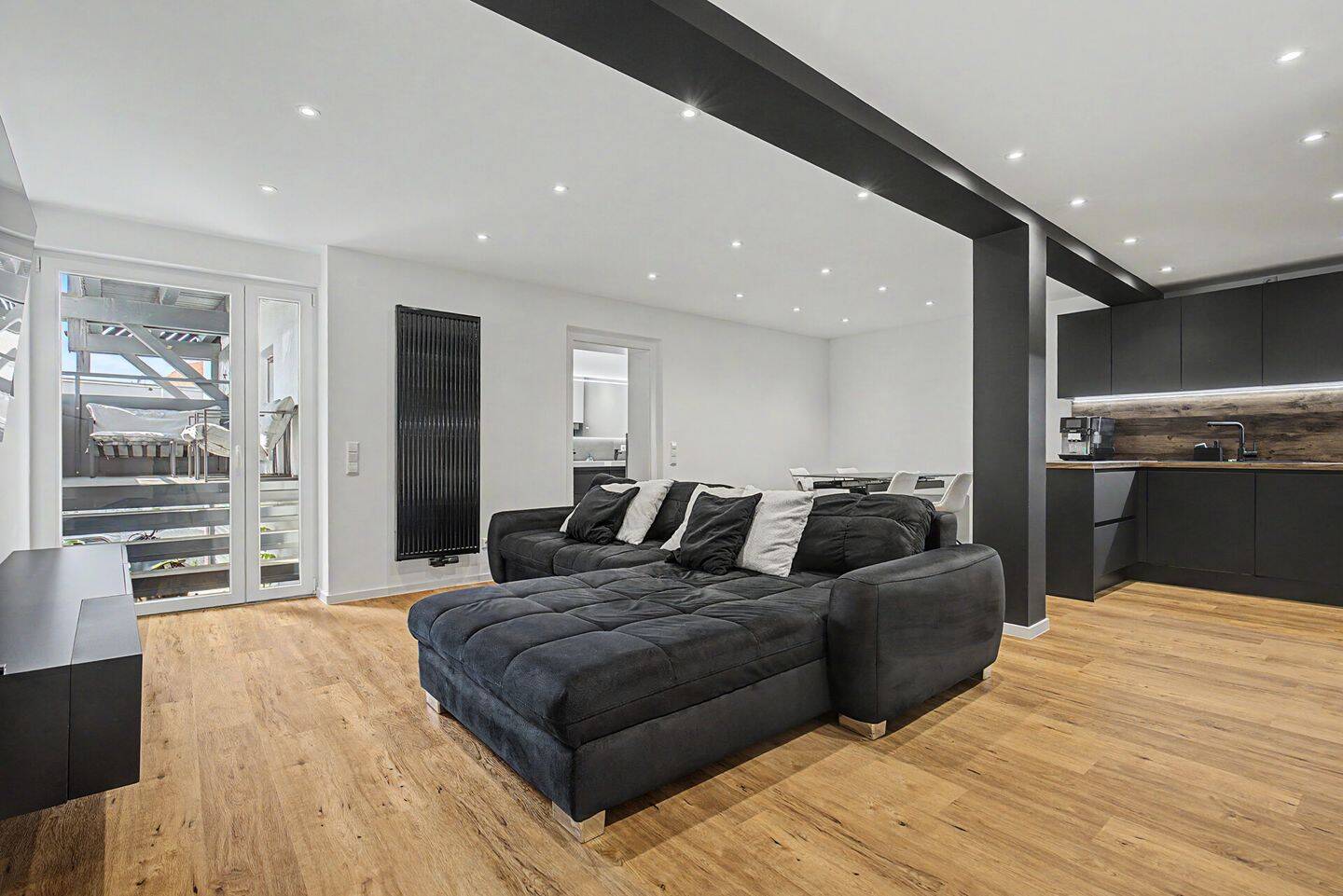 Black Edition: 2-Zimmer, kernsaniert, Smart Home, Toplage, 76456 Kuppenheim