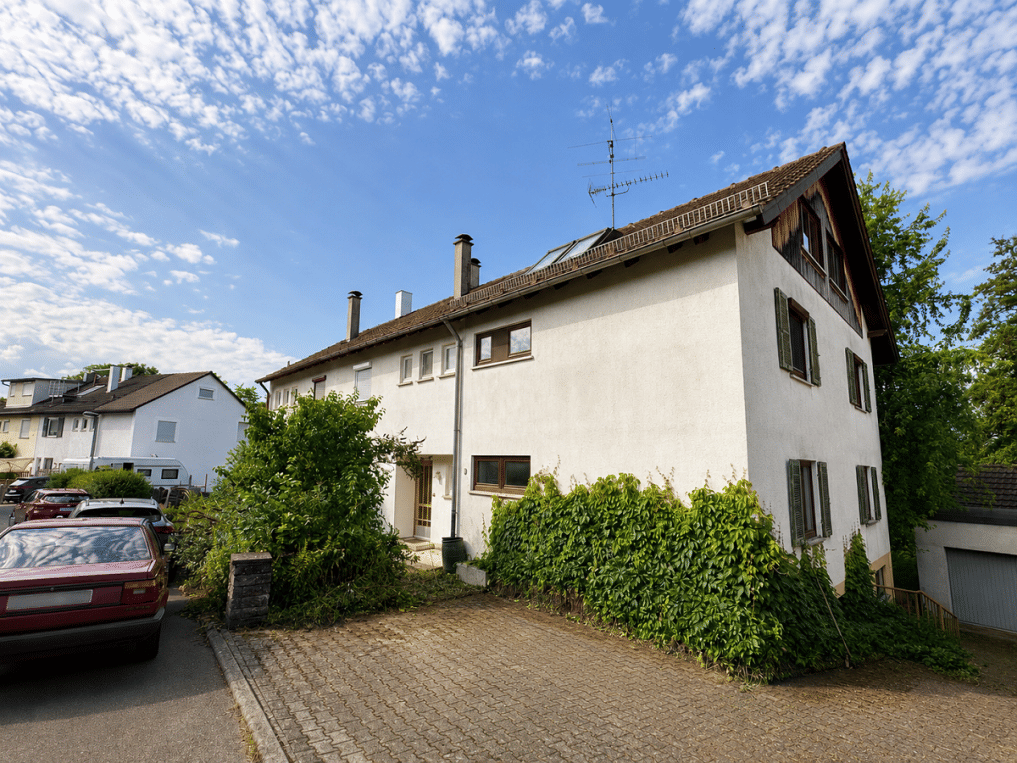 Großzügiges Zweifamilienhaus mit großem Grundstück in ruhiger Lage von Oberboihingen, 72644 Oberboihingen