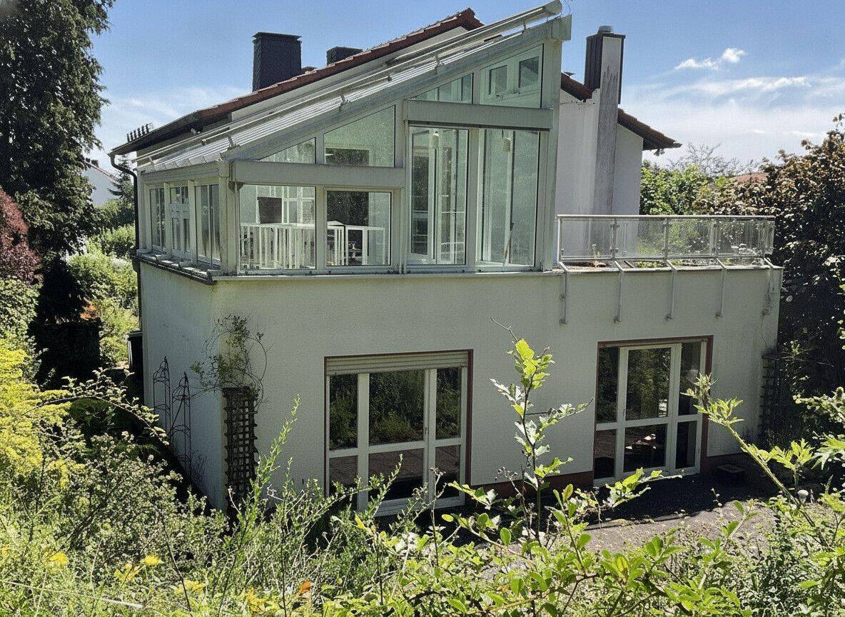 Stilvolles Einfamilienhaus am Waldrand mit Wintergarten und Terrassen!, 35041 Marburg