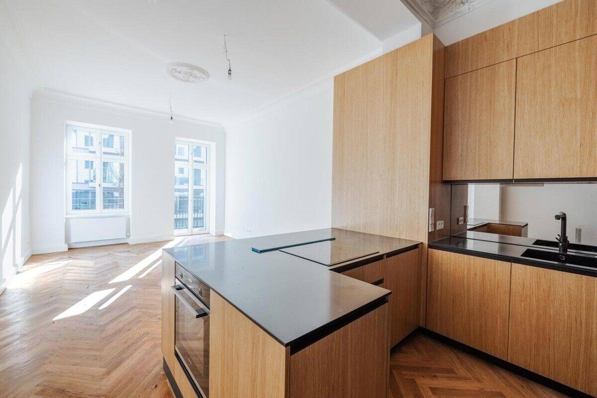 Zuhause in zwei Berliner Welten: Gründerzeit-Apartment mit Charme und Süd-Balkon, 10115 Berlin (Mitte Wedding)
