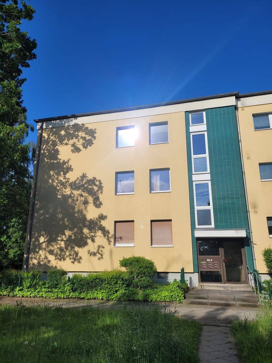 2-Zimmer-Wohnung mit Wintergarten/Balkon, Stellplatz und Einbauküche in ruhiger Lage von Berlin-Lankwitz, 12249 Berlin (Steglitz-Zehlendorf Lankwitz Marienfelde)