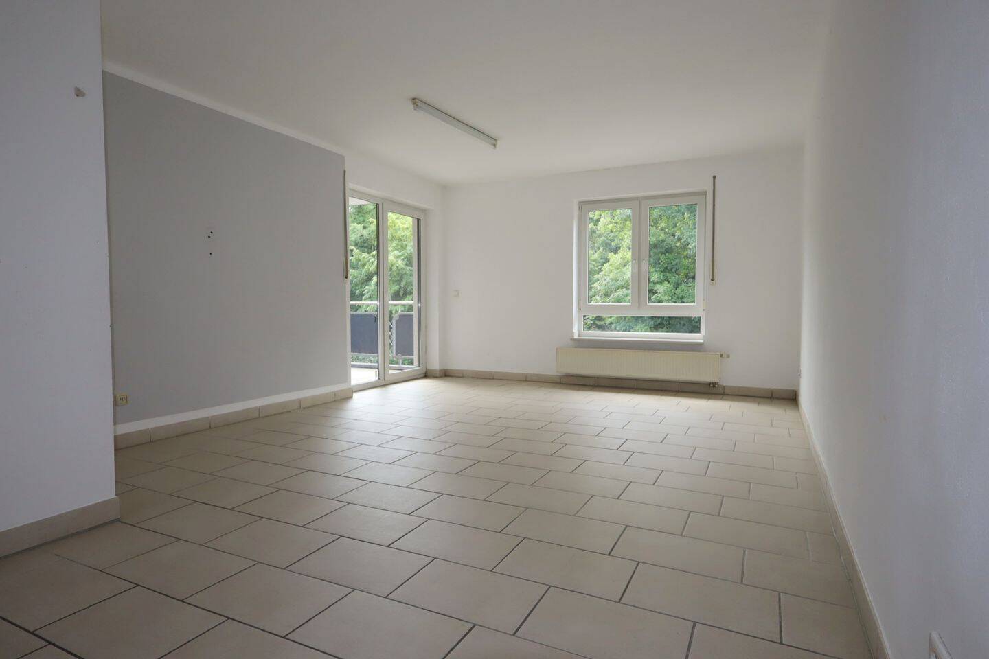 Zentral gelegene 3-Zimmer Wohnung, in Schloss-Neuhaus 1-OG mit Balkon, Bezugsfrei ab 1.10.2026, 33104 Paderborn