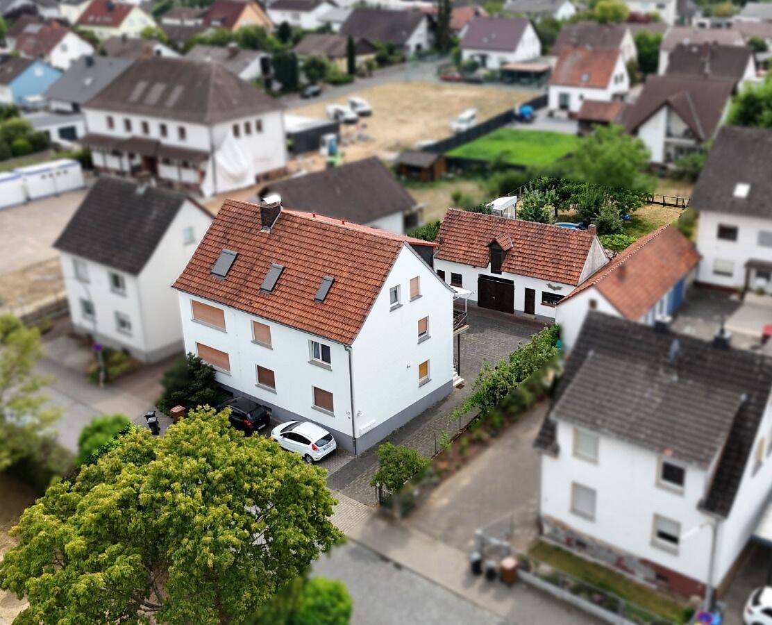 Familienfreundliches Mehrfamilienhaus mit Bauplatz in Hasselroth, 63594 Hasselroth