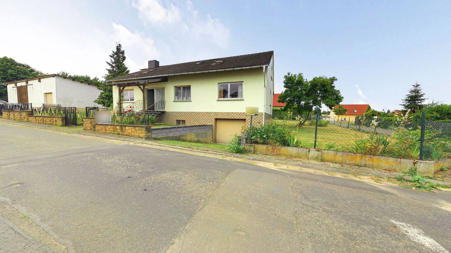 Einfamilienhaus mit Tageslichtbädern auf schönem, großen Grundstück mit zusätzlicher Halle, 55585 Duchroth