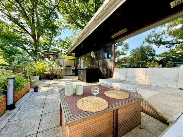 Wohnen wie im Urlaub – Dachgeschosswohnung mit Pool, Sauna, zwei Dachterrassen und Tiefgarage, 22339 Hamburg (Hamburg-Nord Fuhlsbüttel Hummelsbüttel)