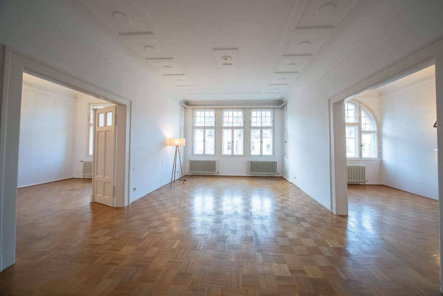 Wohnen mit Geschichte: Repräsentative Altbauwohnung im 2. Obergeschoss, 90419 Nürnberg (Kleinweidenmühle Sankt Johannis)