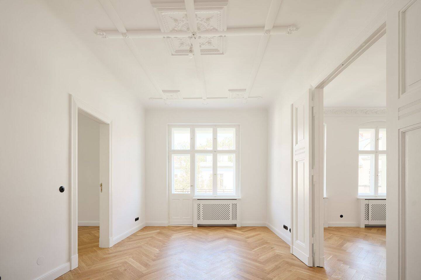 Feinstes Friedenau: 3-Zi Altbau Unikat zum Erstbezug, Eckzimmer, Badewanne & Regendusche, Provisionsfrei – 12161 Berlin – Bild 1 von 3