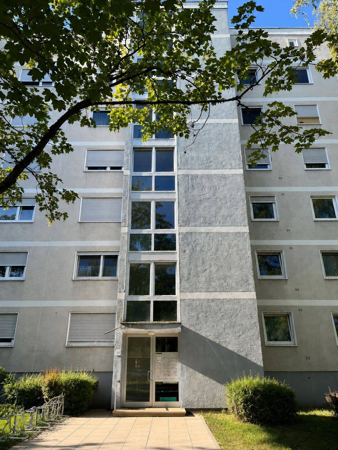 Geräumige 4-Zimmer-Wohnung mit Loggia, 76135 Karlsruhe (Beiertheim-Bulach Oberreut Südweststadt Weststadt)
