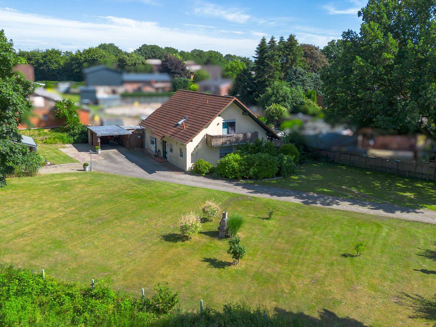 Familienfreundliches Zweifamilienhaus mit Pool und Photovoltaik, 25593 Reher