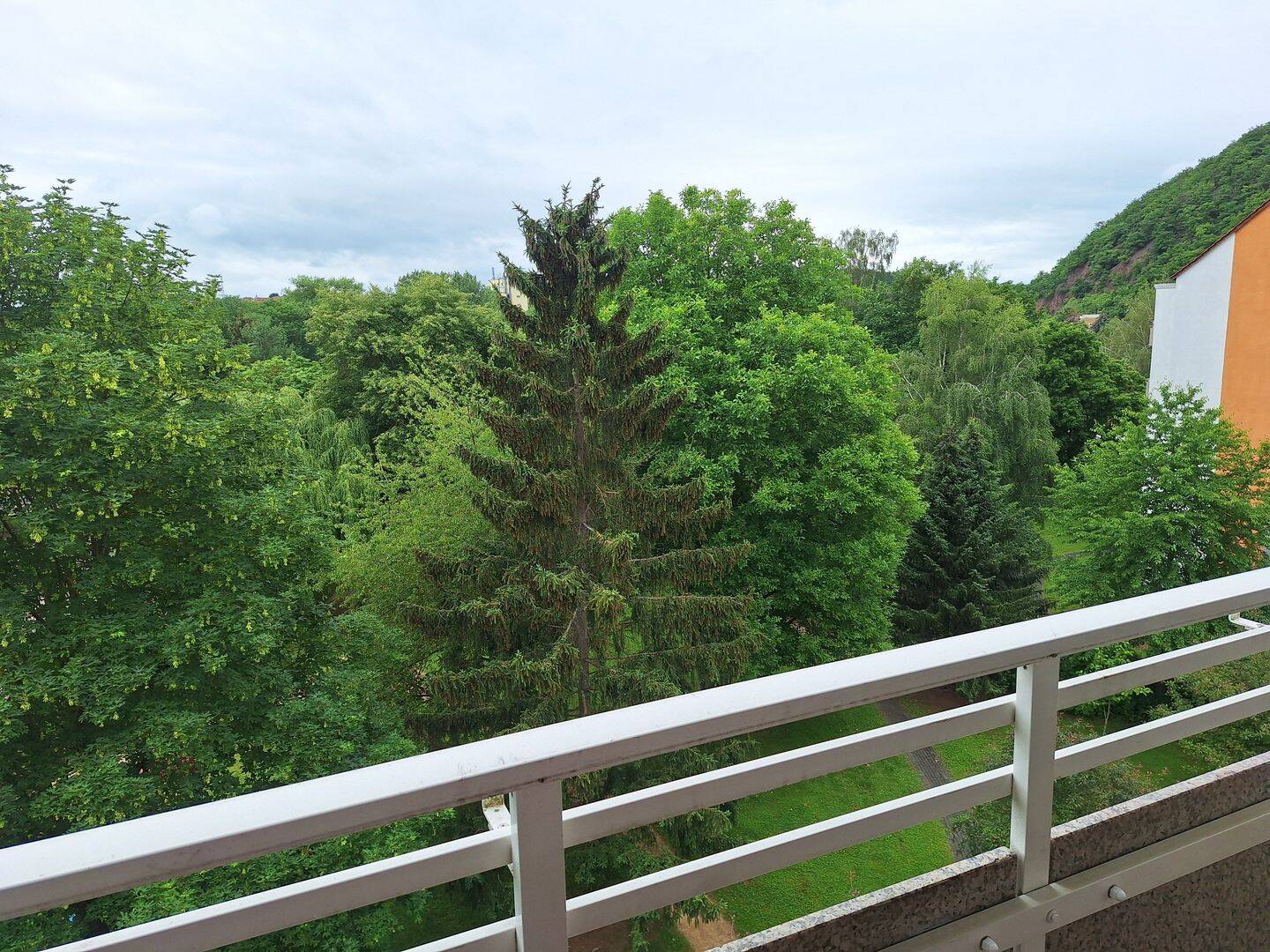 3-Raumwohnung in ruhiger Lage, mit EBK, Balkon und Stellplatz!, 7551 Gera