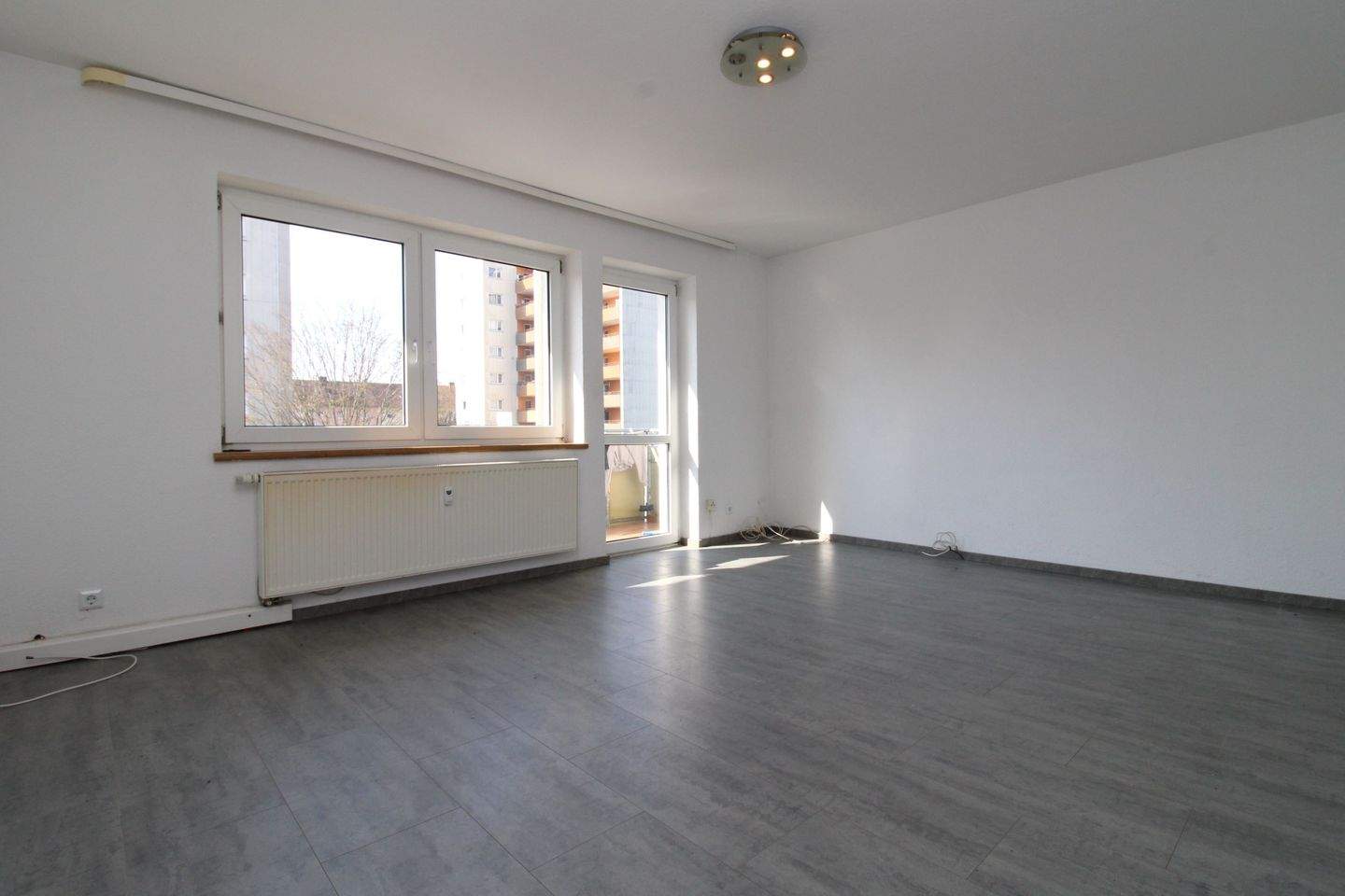 Attraktive 4 – Zimmer Wohnung mit Tageslichtbad und Balkon, 91438 Bad Windsheim