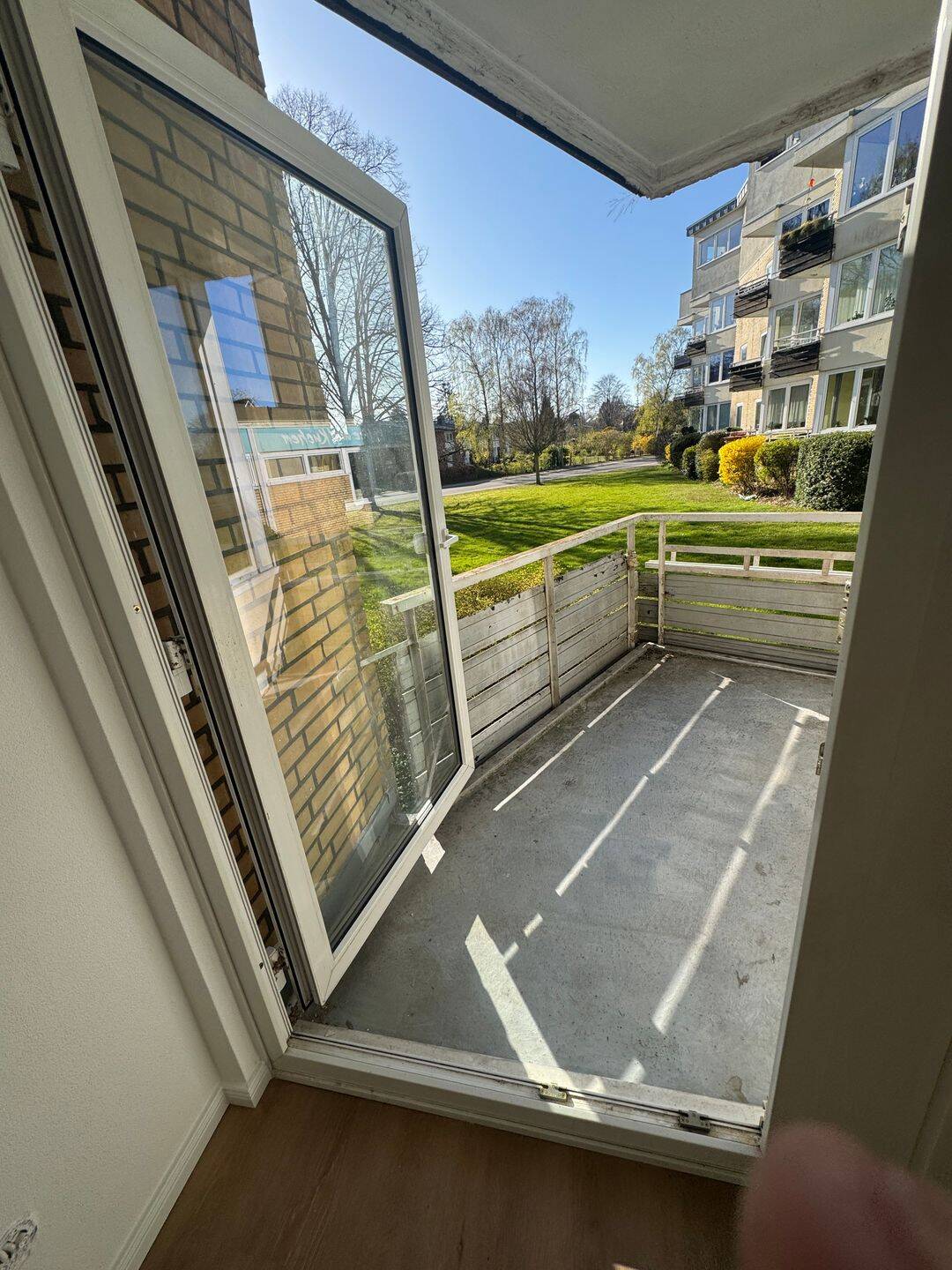 Schön renovierte 2 Zi.-Whg mit Laminat, Vollbad mit Fenster + Balkon + Einbauküche, 22459 Hamburg (Eimsbüttel Niendorf Schnelsen)