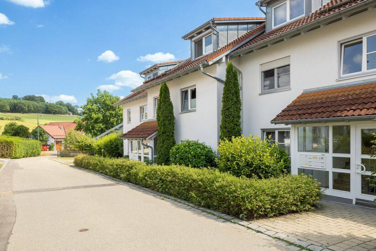 Helle 3-Zimmer-Wohnung mit Balkon, Garage & Stellplatz in ruhiger Lage von Ottobeuren, 87724 Ottobeuren