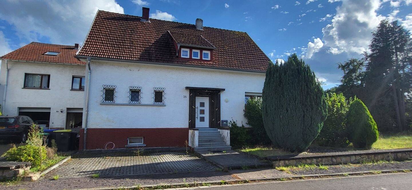 NEUER PREIS! ZWEI HÄUSER MIT DOPPELGARAGE UND GARTEN IN RUHIGER GUTER WOHNLAGE IN REIMSBACH, 66701 Beckingen