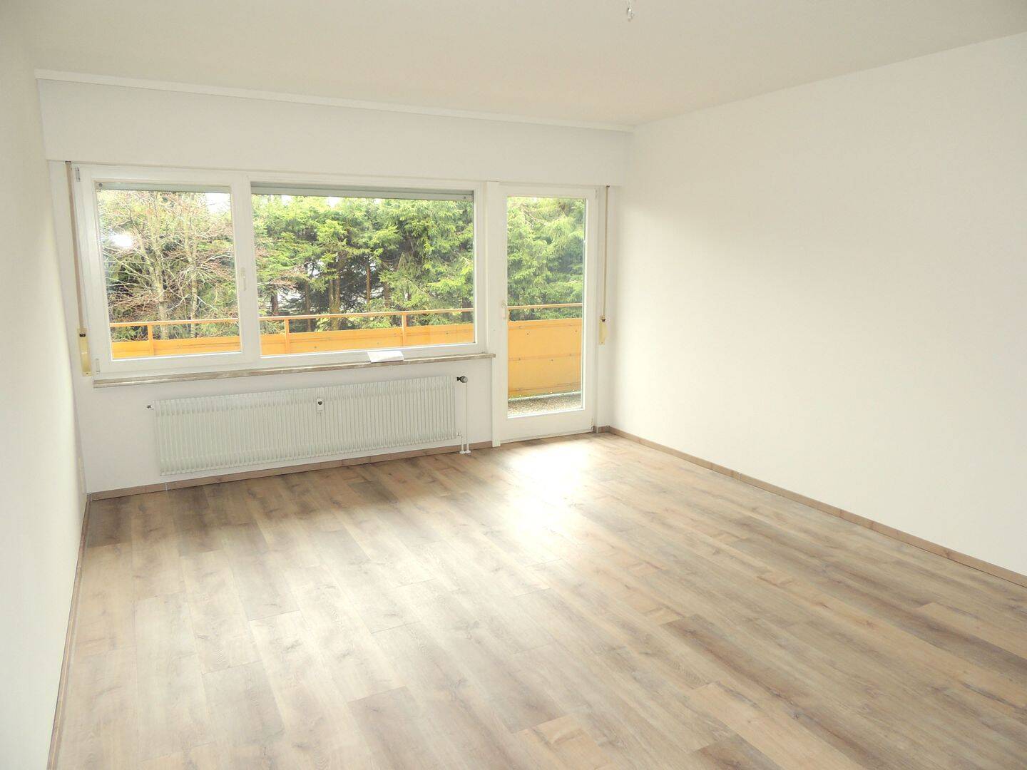 Sonnige, ruhige und ideal geschnittene 2,5-Zi.-ETW mit Balkon und Garage, 78141 Schönwald im Schwarzwald