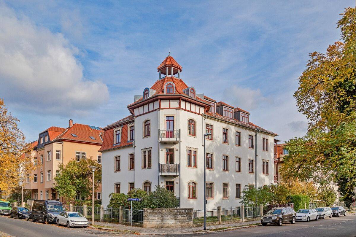 Dachterrasse mit Fernblick zum Dresdner Elbhang – individuelle und gemütliche 2-Zi.-Wohnung