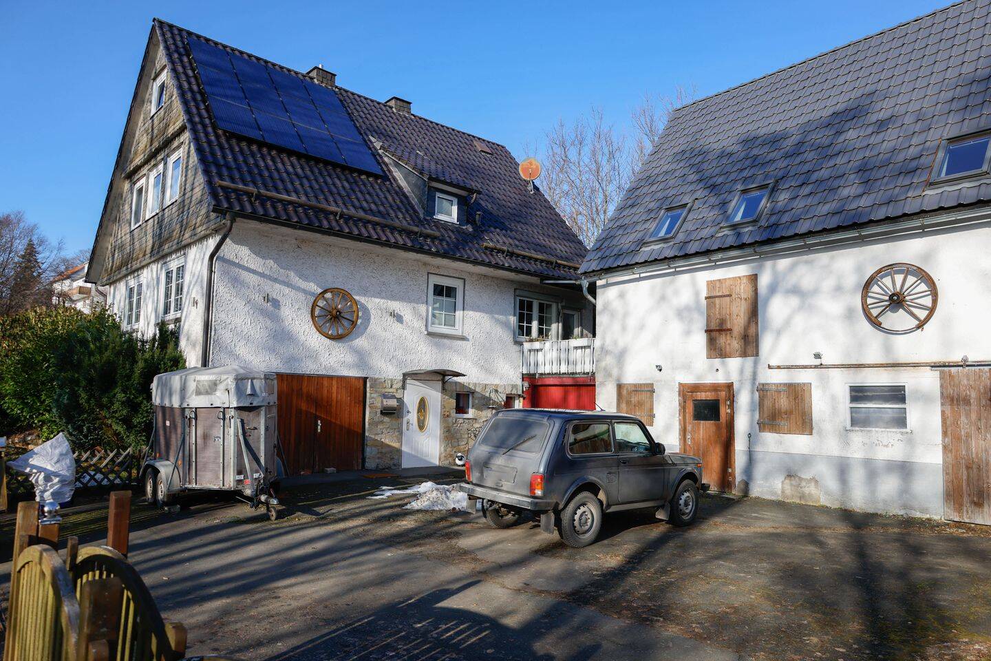Ein Traum verwirklichen – großes Wohnhaus mit Hof und großem Grundstück für Tierhaltung in der Nähe, 35108 Allendorf (Eder)