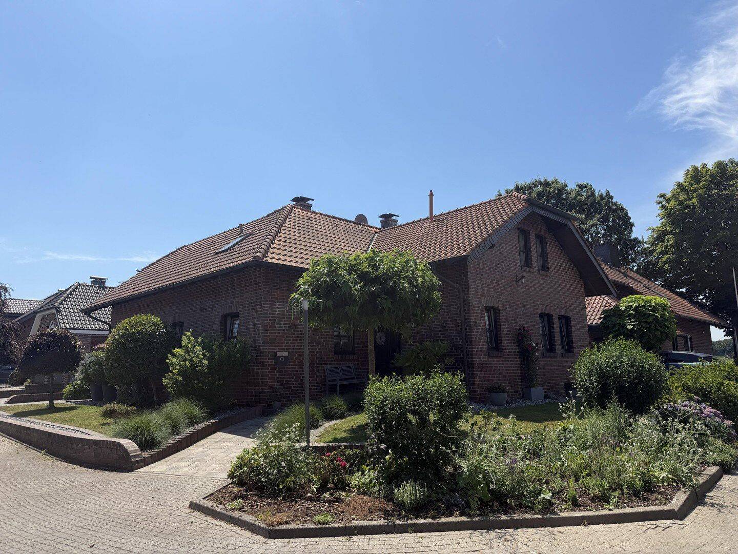 Gehobenes Ein- / Zweifamilienhaus im Landhausstil in ruhiger Lage, 41366 Schwalmtal