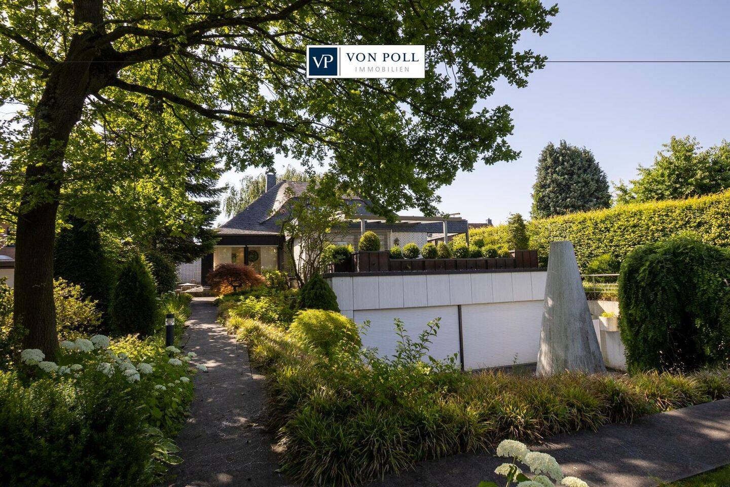 Modernisiertes Refugium: Großzügiges Wohnen mit Park und Pool, 41363 Jüchen