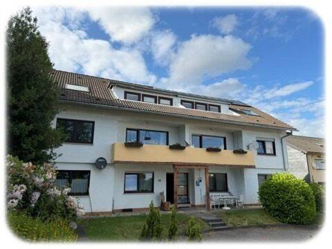 Großzügiges Wohnhaus im Sauerland mit 6 Einheiten & herrlicher Aussicht – flexibel nutzbar!, 59969 Hallenberg