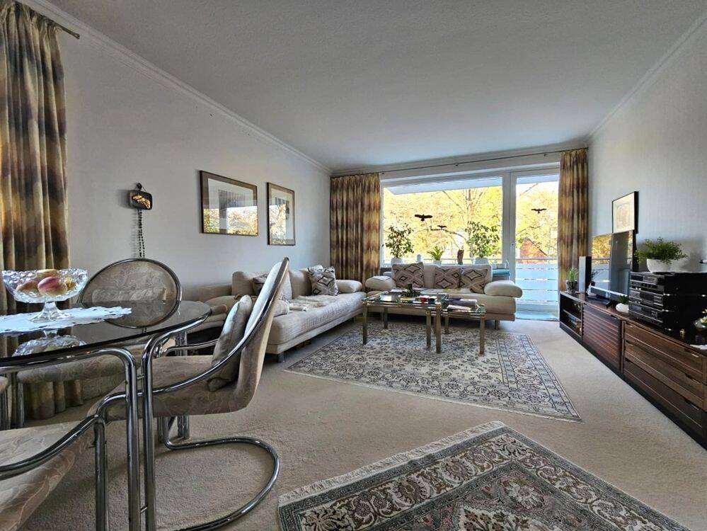 Helle, schöne + moderne 2-Zimmer Wohnung mit Traumbalkon in guter Wohnlage von Rahlstedt!, 22147 Hamburg (Wandsbek Rahlstedt)