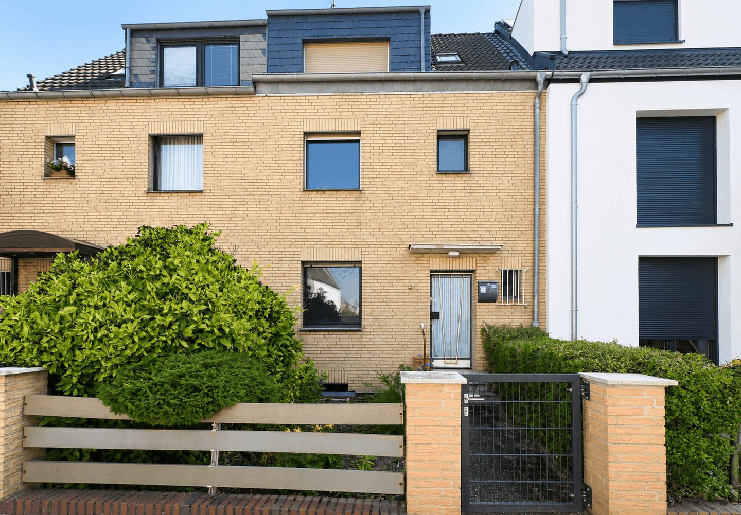 Raum für neue Ideen – Reihenhaus mit Garten in Köln-Sürth, 50999 Köln (Rodenkirchen Hahnwald Sürth Weiß)