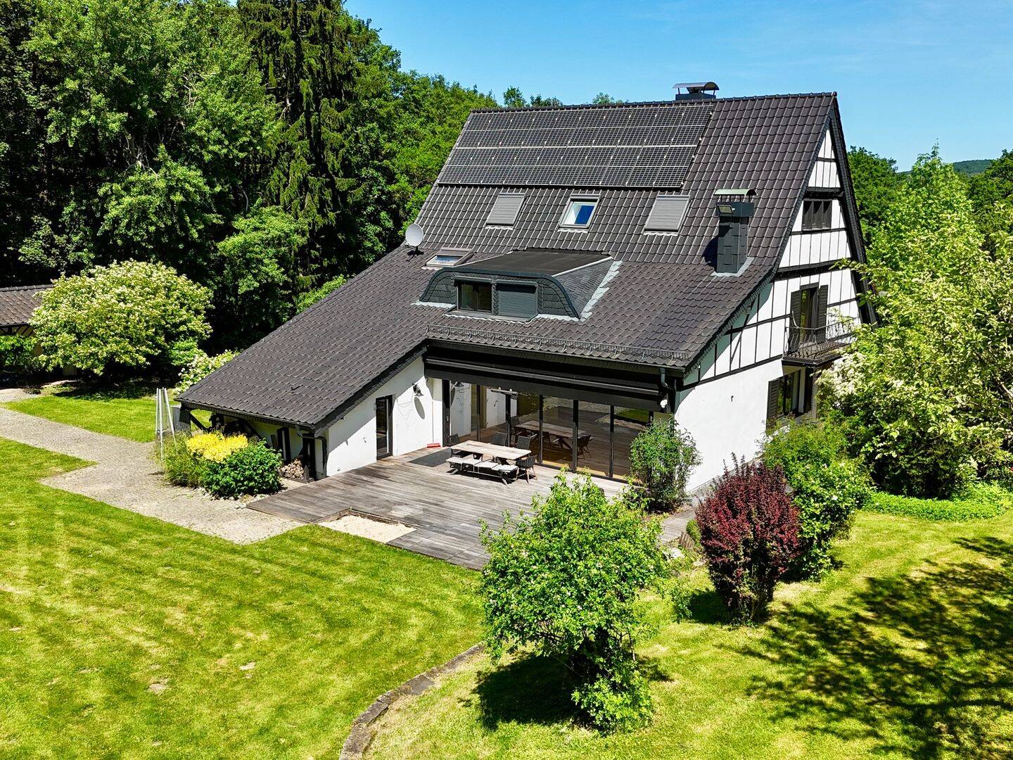 EINE RESIDENZ VON AUSSERGEWÖHNLICHER PRÄSENZ IN EXKLUSIVER WALDRANDLAGE, 58093 Hagen