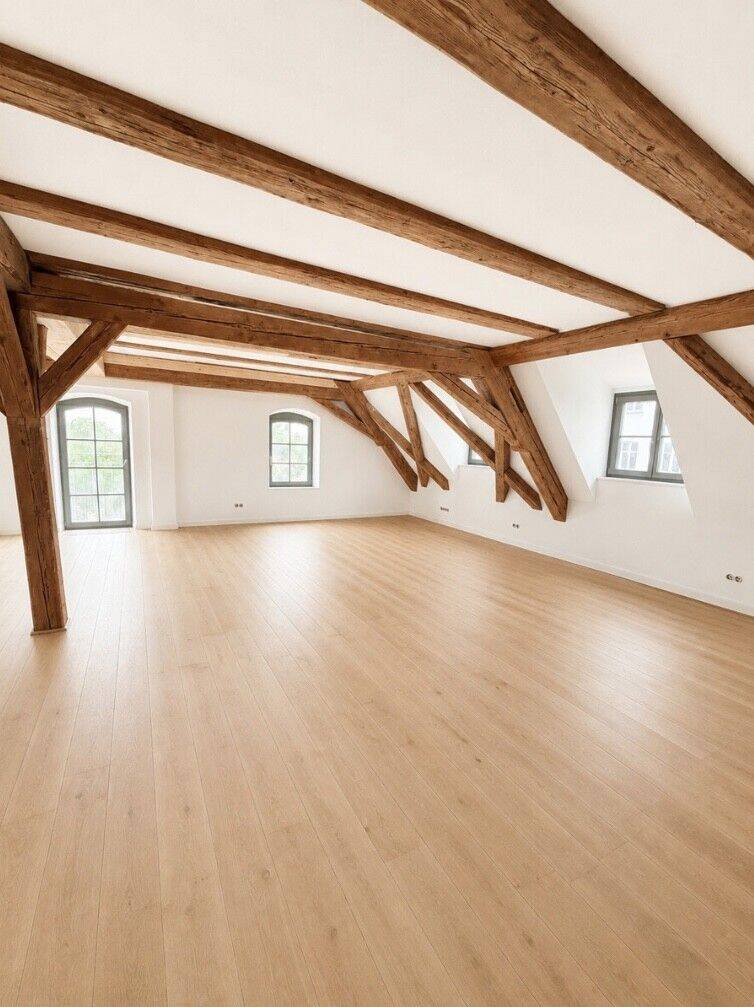 3-Zimmer-Dachgeschosswohnung auf 2 Etagen mit Loggia und Küche, 87700 Memmingen