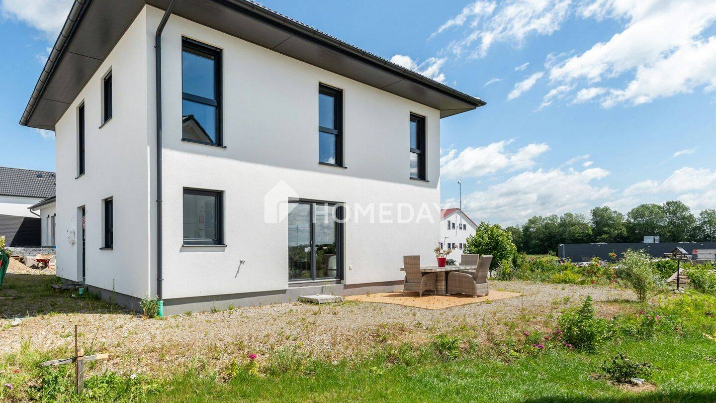 Neuwertiges Einfamilienhaus mit Energieklasse A+, Südterrasse und Garten in Bad Schussenried, 88427 Bad Schussenried
