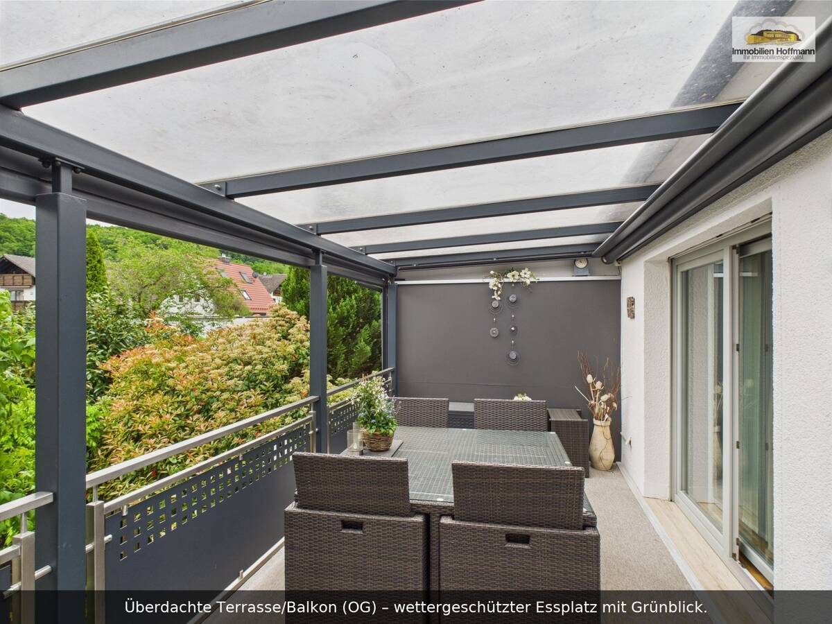 Familienparadies in Hösbach | 215 m² Wfl. | 9 Zimmer | Wintergarten | 2 Garagen, 63768 Hösbach