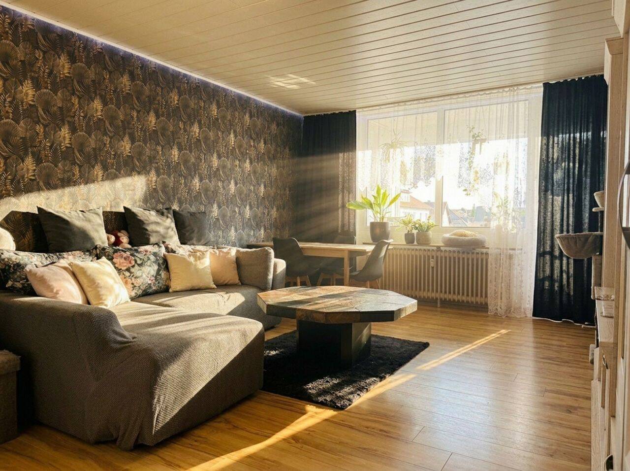 MANNELLA *Wohnen oder investieren: Eigentumswohnung in Lohmar mit Balkon, Keller und Außenparkplatz*, 53797 Lohmar