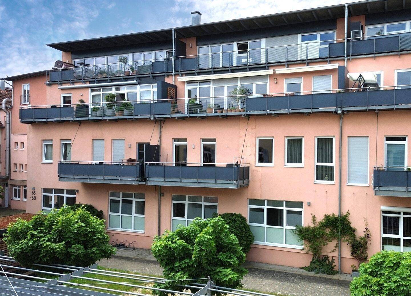 Attraktive, großzügige 3 Zimmer-Eigentumswohnung im 1. OG mit Einbauküche, Bad, Gäste-WC und Balkon, 67655 Kaiserslautern (Innenstadt)