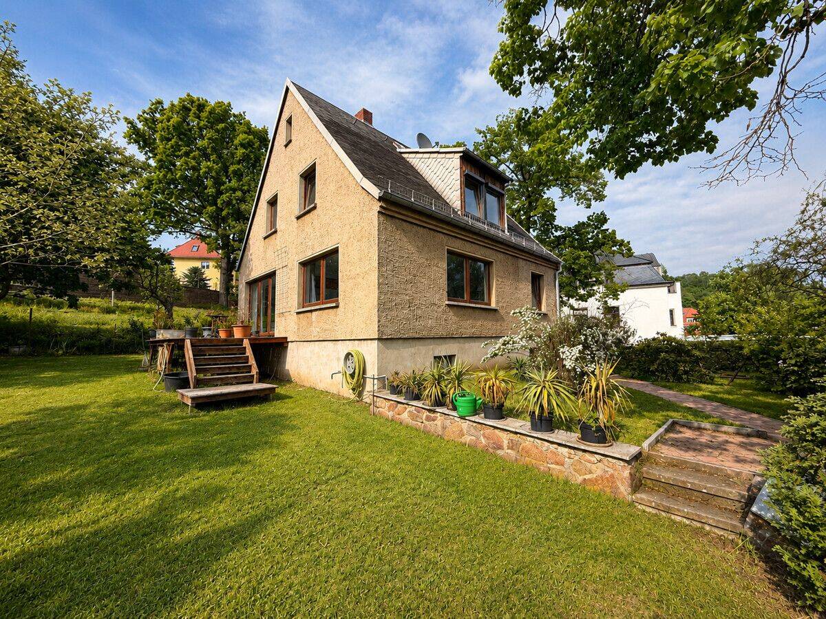 Doppelhausbebauung möglich! Gepflegtes Einfamilienhaus mit Garten in begehrter Lage von Radebeul, 1445 Radebeul