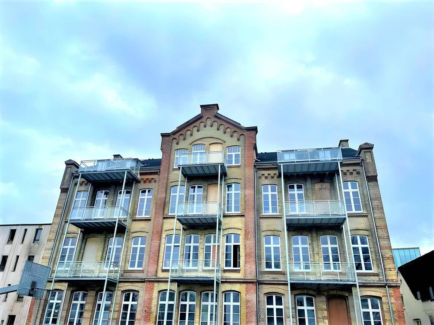 2-Zimmerwohnung mit Balkon Schloßstraße 28 in ehemaliger Voigtschule – Kulturdenkmal, 24939 Flensburg (Altstadt Neustadt Nordstadt Westliche Höhe)