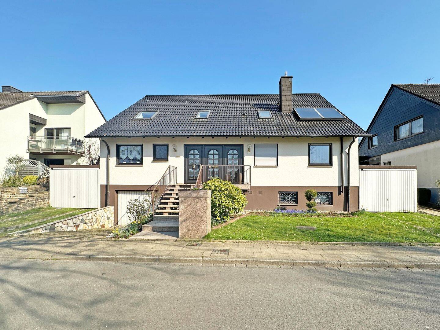 Ein Ort zum Ankommen: Zweifamilienhaus in Langendreer, 44894 Bochum (Langendreer Werne)