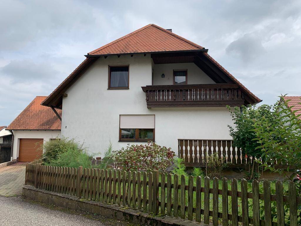 Großes Einfamilienhaus mit Doppelgarage, Garten und Halle in Theres OT Buch zu verkaufen, 97531 Theres