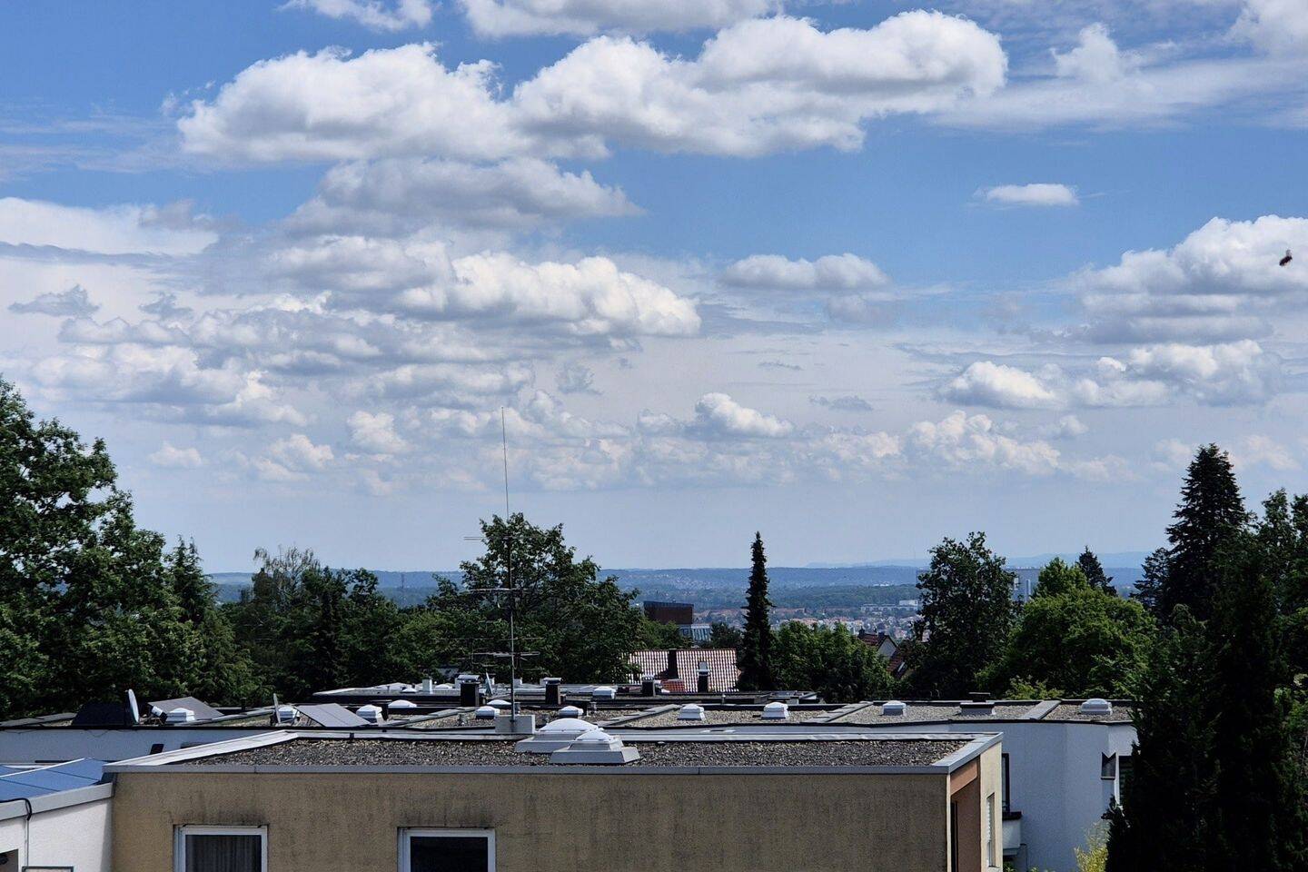 97 m² mit Fernsicht, 3 Balkonen, 2 Stellplätzen, Aufzug und Bushaltestelle vor der Tür, 70565 Stuttgart (Dürrlewang Fasanenhof Möhringen Rohr Vaihingen)