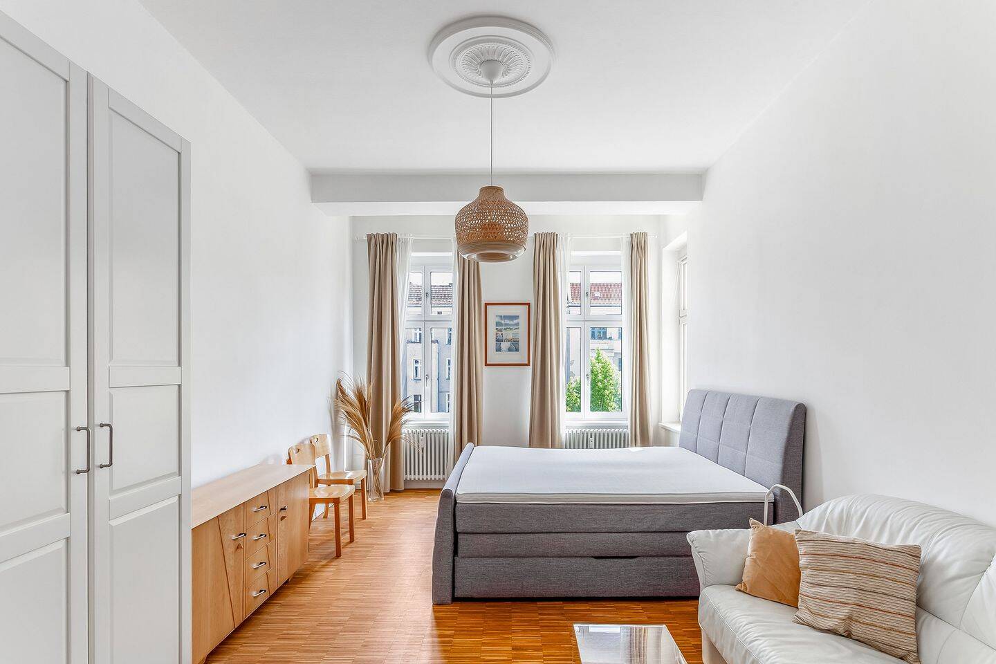 Saniertes Gründerzeit-Juwel in Friedrichshain: Helle möblierte 1-Zimmer-Wohnung mit Balkon, 53 m², 10243 Berlin (Friedrichshain-Kreuzberg Friedrichshain)