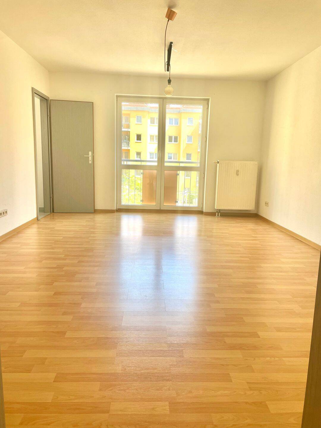 Gepflegte 2-Zimmer-Wohnung mit TG-Duplexstellplatz in zentraler Lage in Fürth, 90763 Fürth (Südstadt Weikershof)