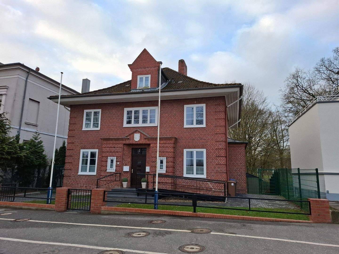 Traumhafte Altbauwohnung mit Balkon & Wasserblick vor der Lübecker Altstadt, 23552 Lübeck (Innenstadt)