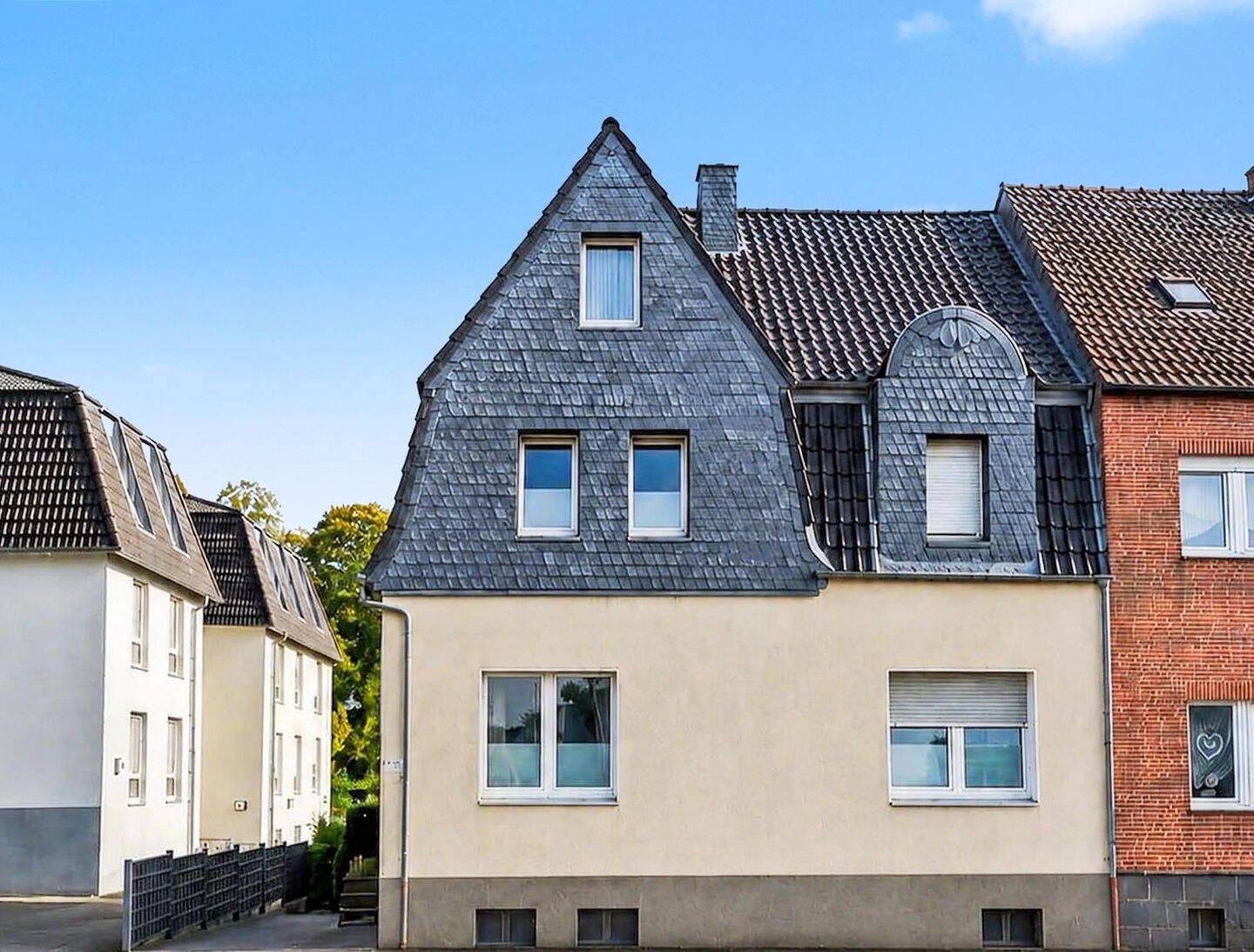 Haltern am See: Kernsaniertes Zweifamilienhaus – ideal für Familie oder Generationswohnen, 45721 Haltern am See