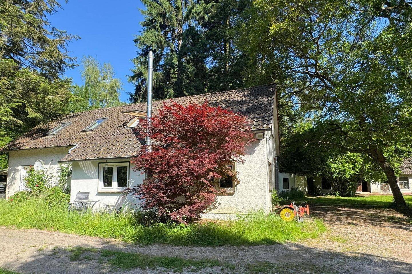 Alleinlage, parkähnliches Grundstück und mögliche Pferdehaltung mit saniertem Einfamilienhaus., 31860 Emmerthal