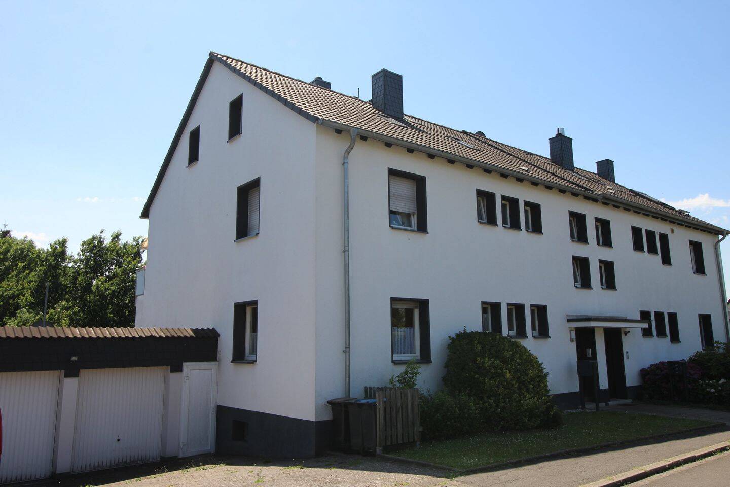 GROSSZÜGIGE DHH: 3 WOHNEINHEITEN, GARAGEN, STELLPLÄTZE, GARTEN | WIT-HEVEN, 58455 Witten